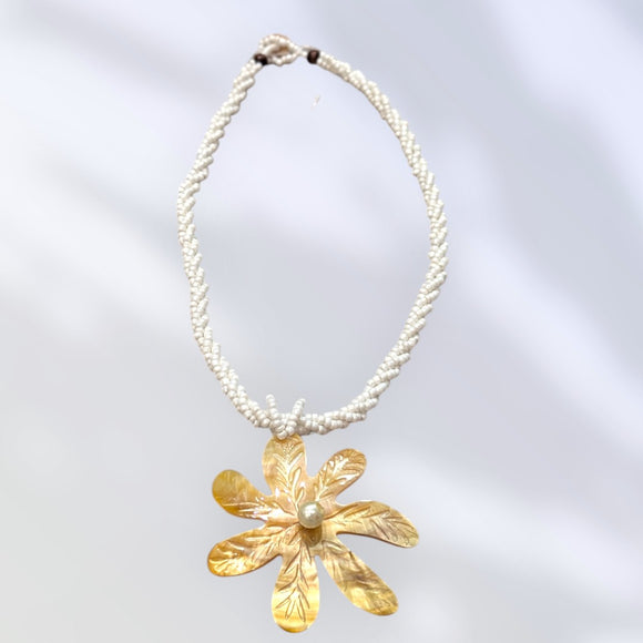 HawaiianStyleBeadedShellNecklace_Tiare