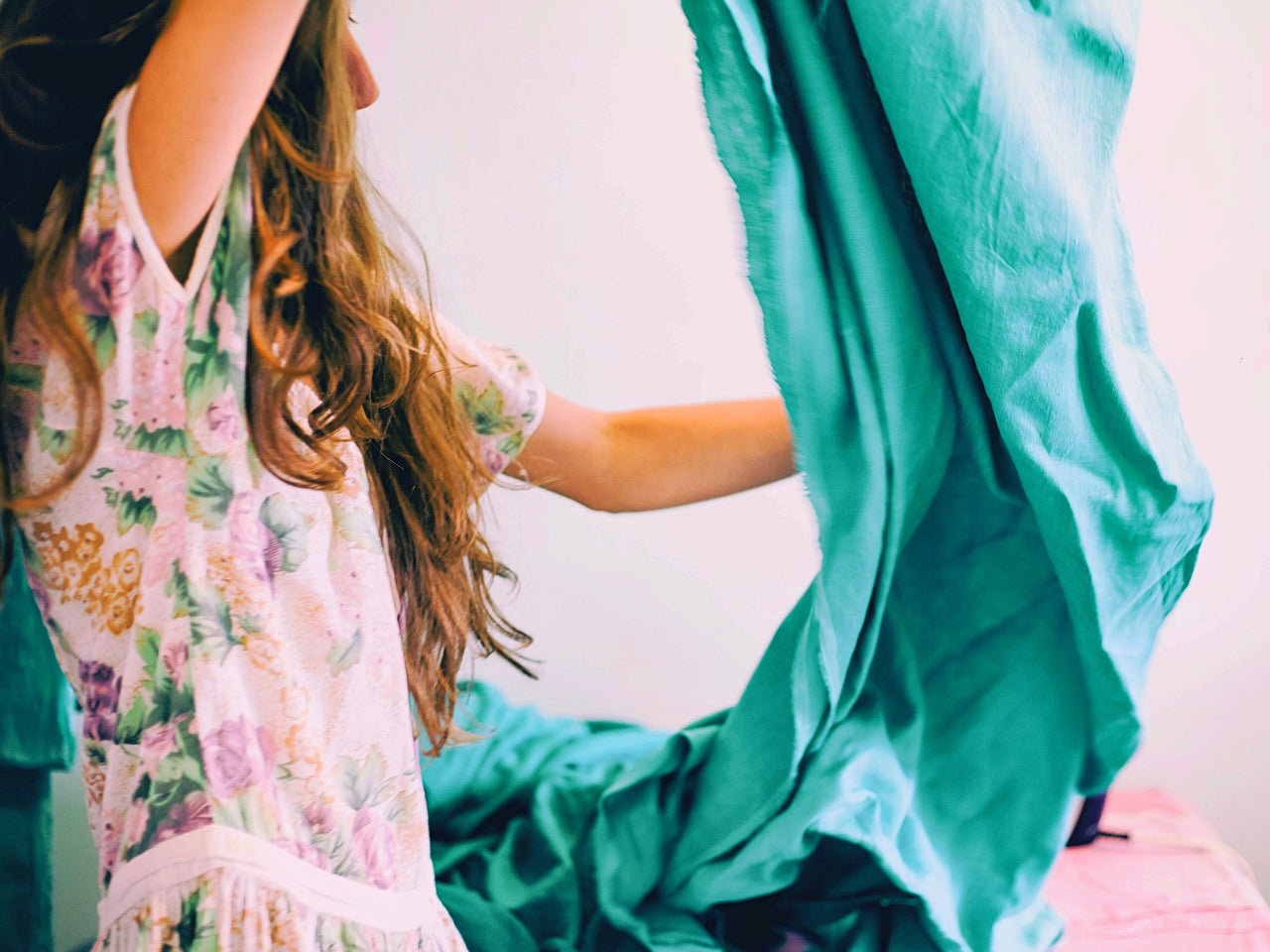 Wash silk fabric at home - Photo by Volha Flaxeco on Unsplash