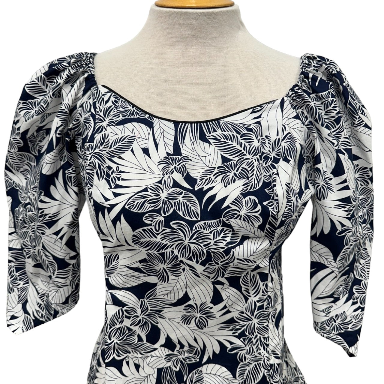 Elegant Hawaiian Print Half  Sleeve Blouse Top| Black & White Plumeria - 286B