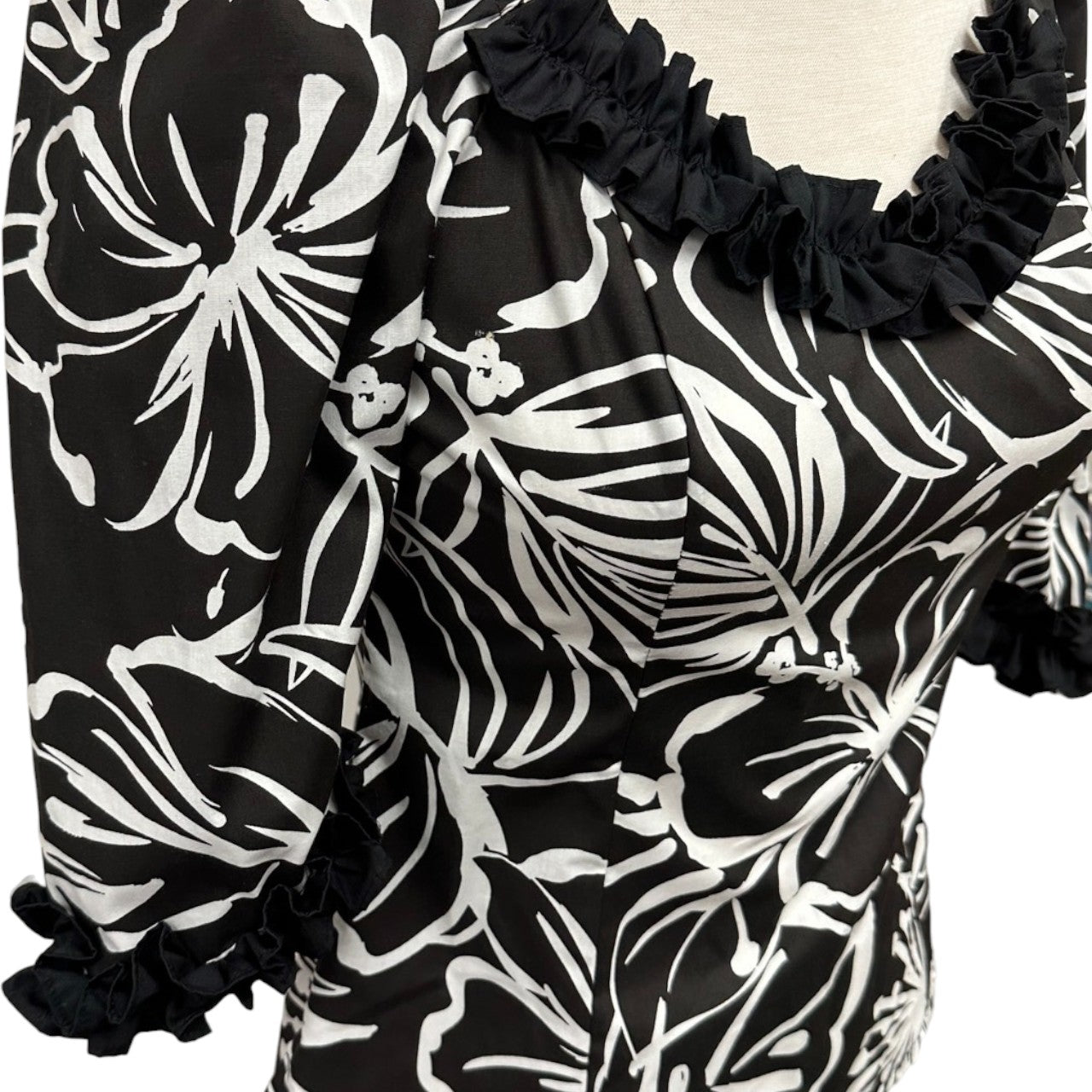 halfsleevetops_black_ruffles_hibiscus_3