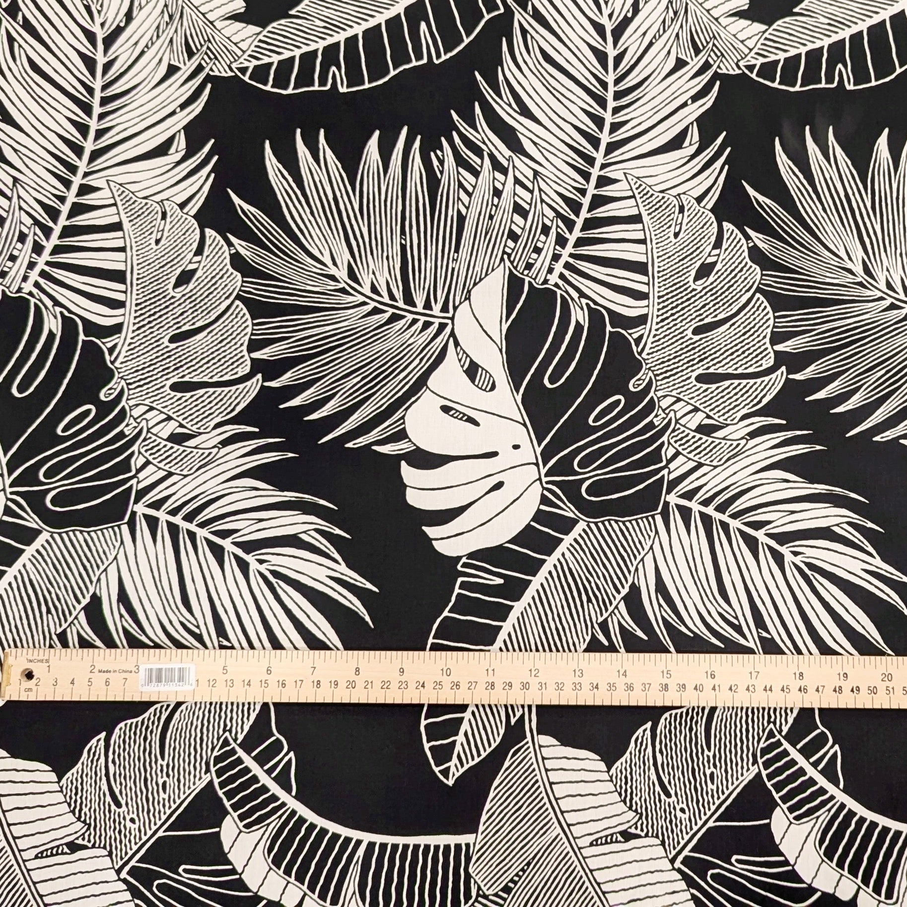 BlackHawaiianFabricwithMonstera