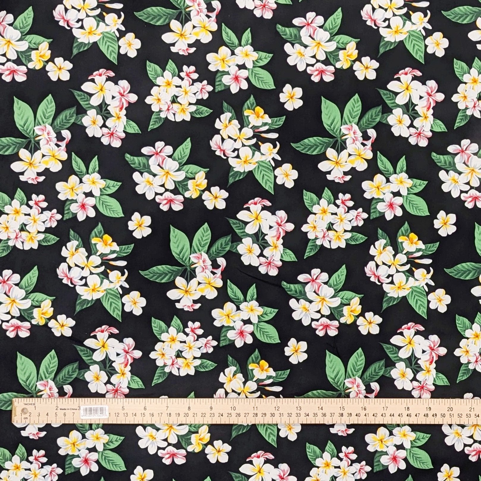 BlackHawaiianFabricwithWhitePlumeriaFlower