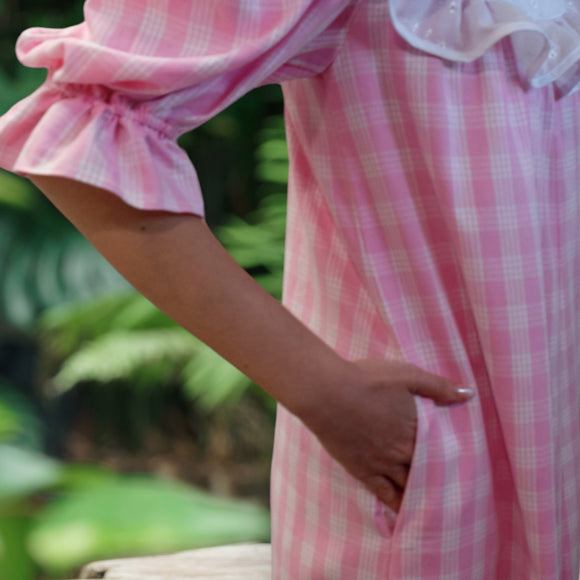 Classic Style Palaka Muumuu White Ruffle Pink