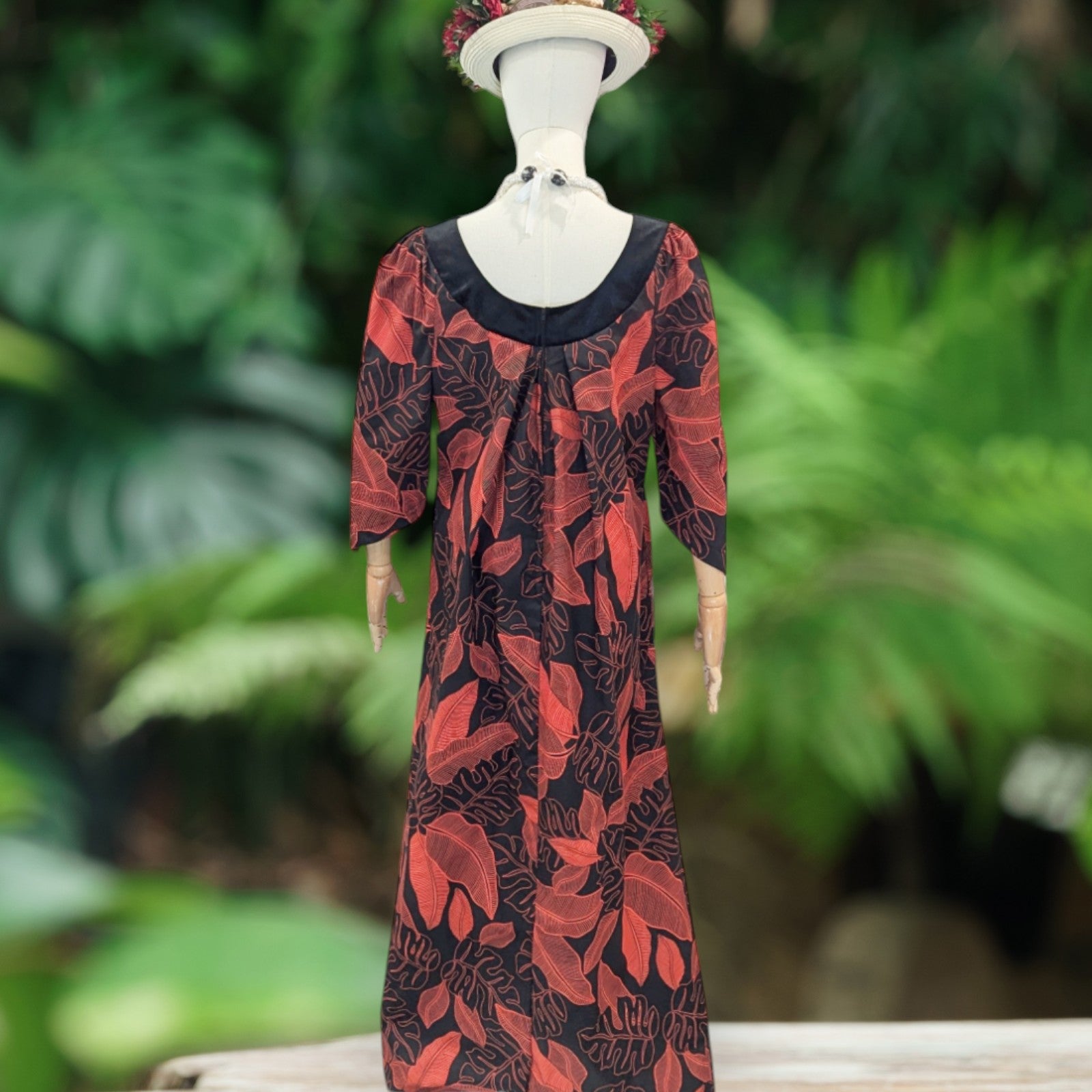 Crimson Shadow Muumuu Dress Black & Red Leaf Print, Velvet Collar | Made in Hawaii M Crimson Shadow Muumuu Dress Black & Red Leaf Print, Velvet Collar | Made in Hawaii M