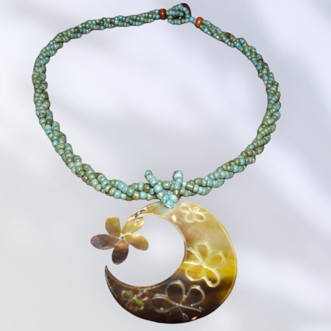 HawaiianStyleBeadedShellNecklace_CrescentMoon