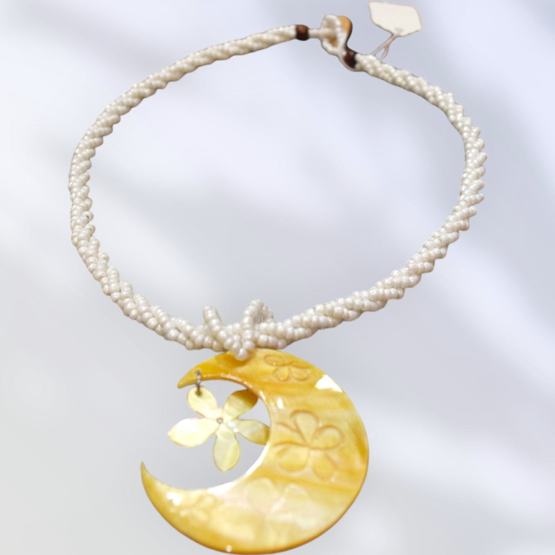 HawaiianStyleBeadedShellNecklace_CrescentMoon