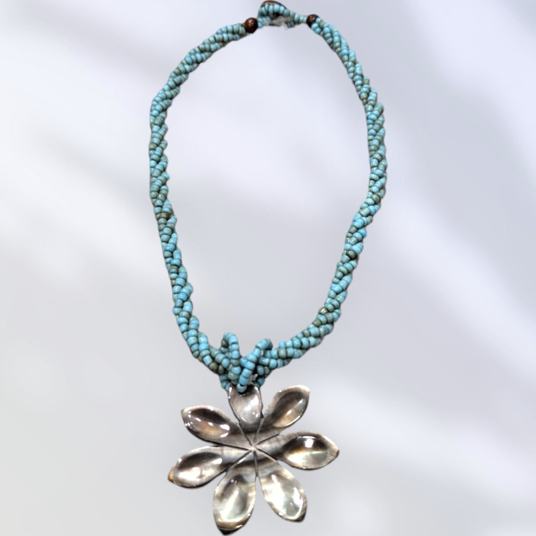 HawaiianStyleBeadedShellNecklace_PikakeFlower