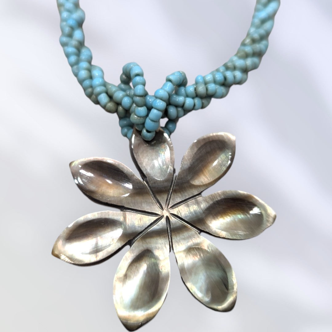 HawaiianStyleBeadedShellNecklace_PikakeFlower