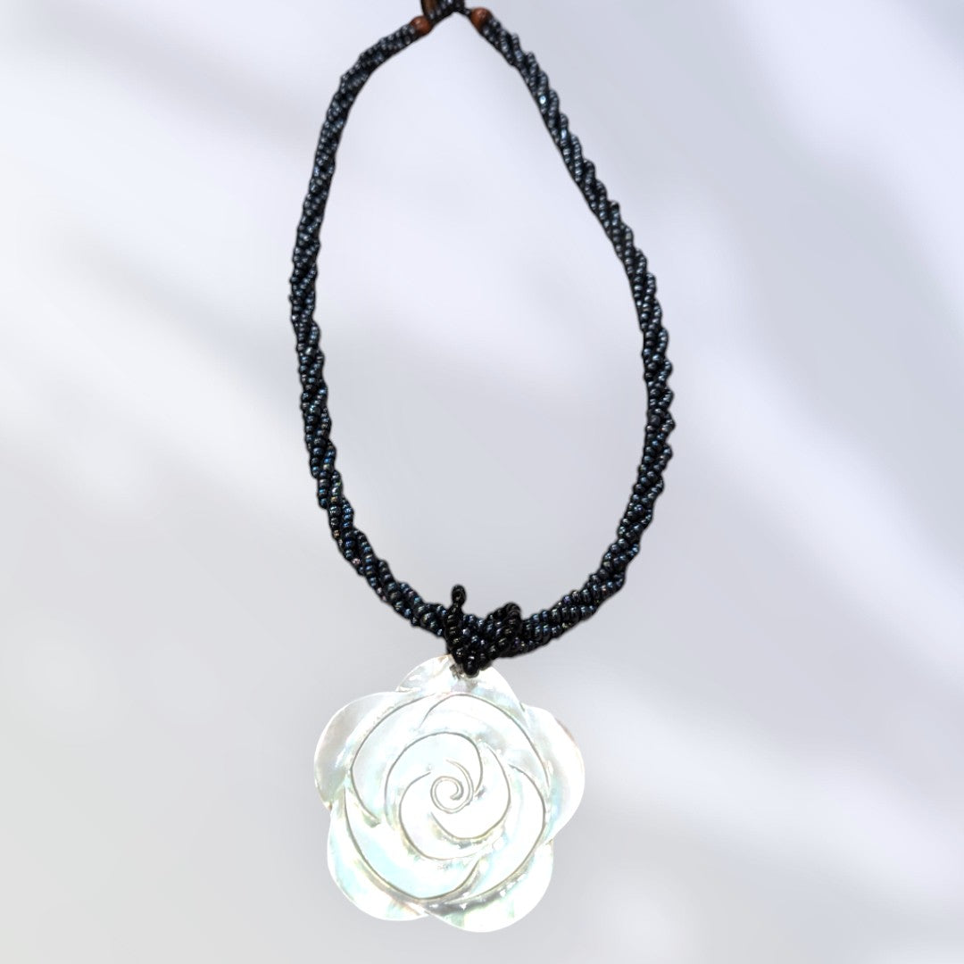 HawaiianStyleBeadedShellNecklace_Rose