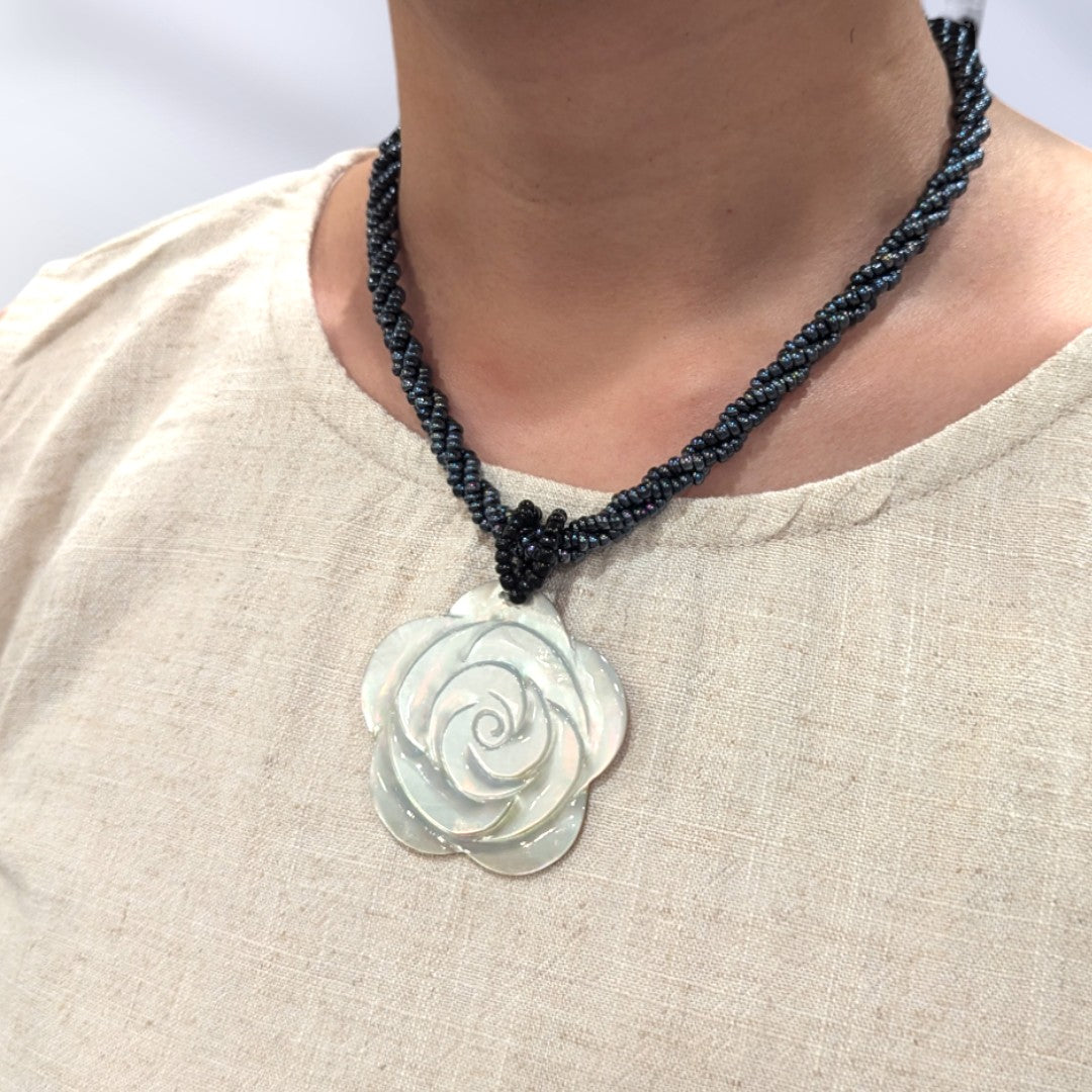 HawaiianStyleBeadedShellNecklace_Rose