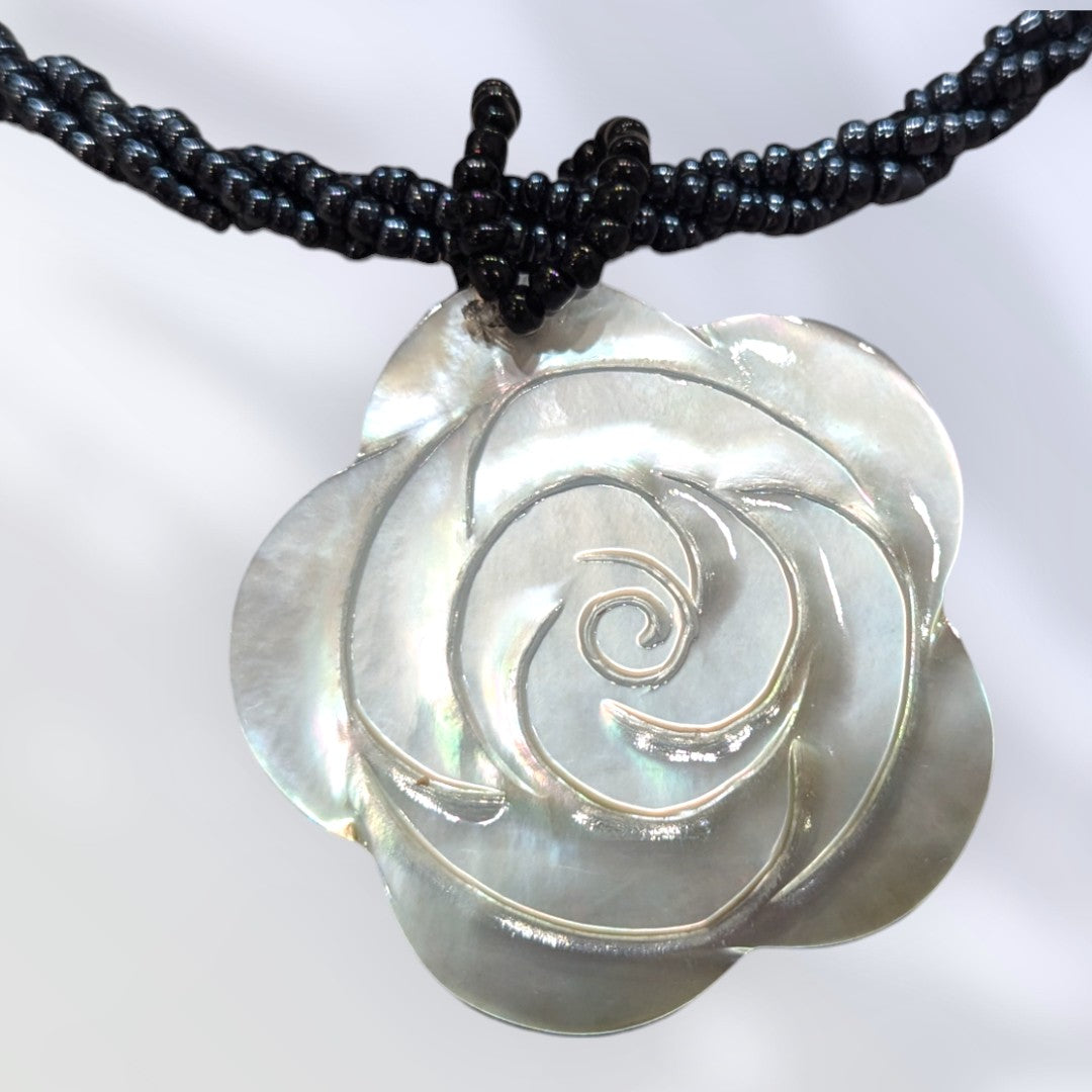 HawaiianStyleBeadedShellNecklace_Rose