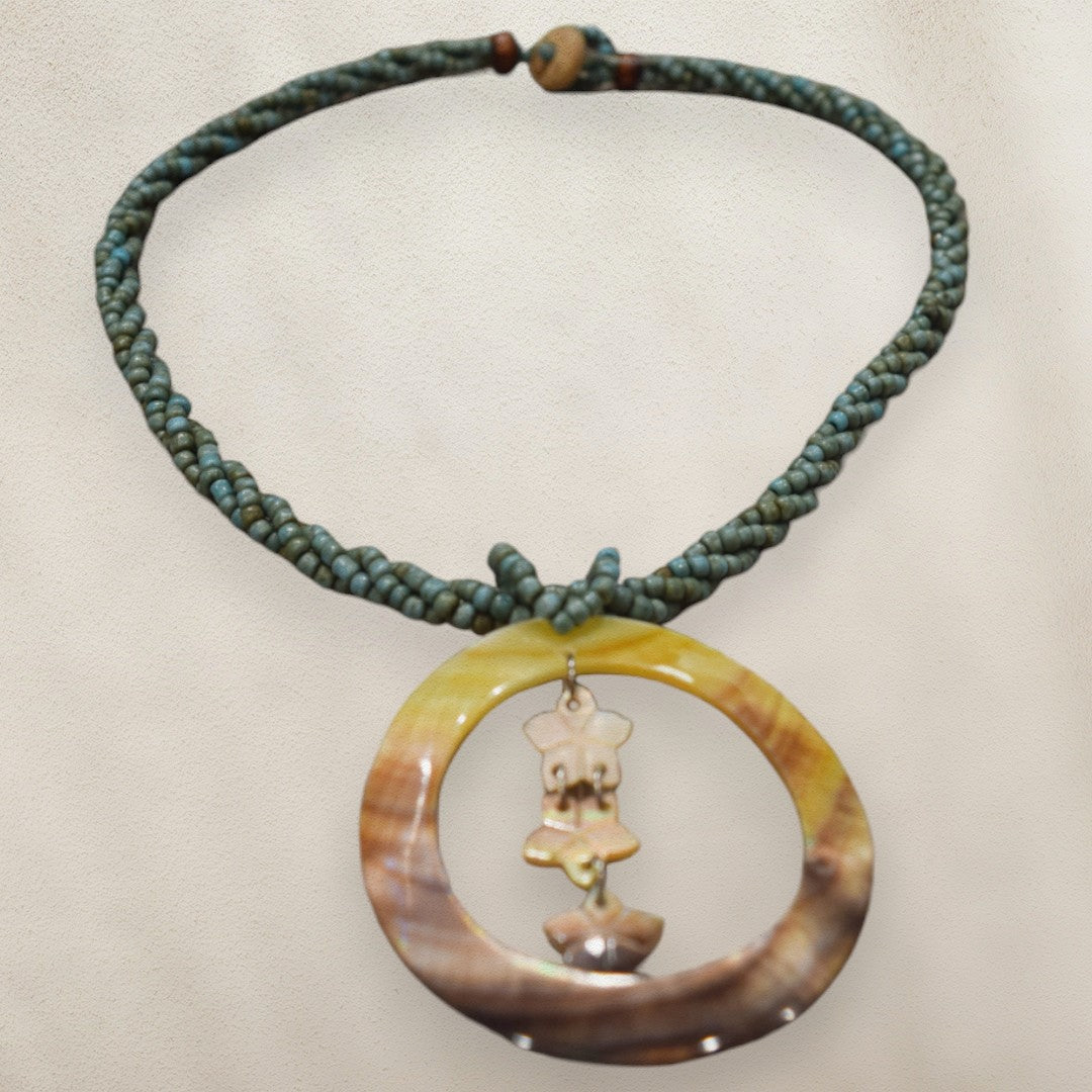 HawaiianStyleBeadedShellNecklace_TripleBloomCircleMotif