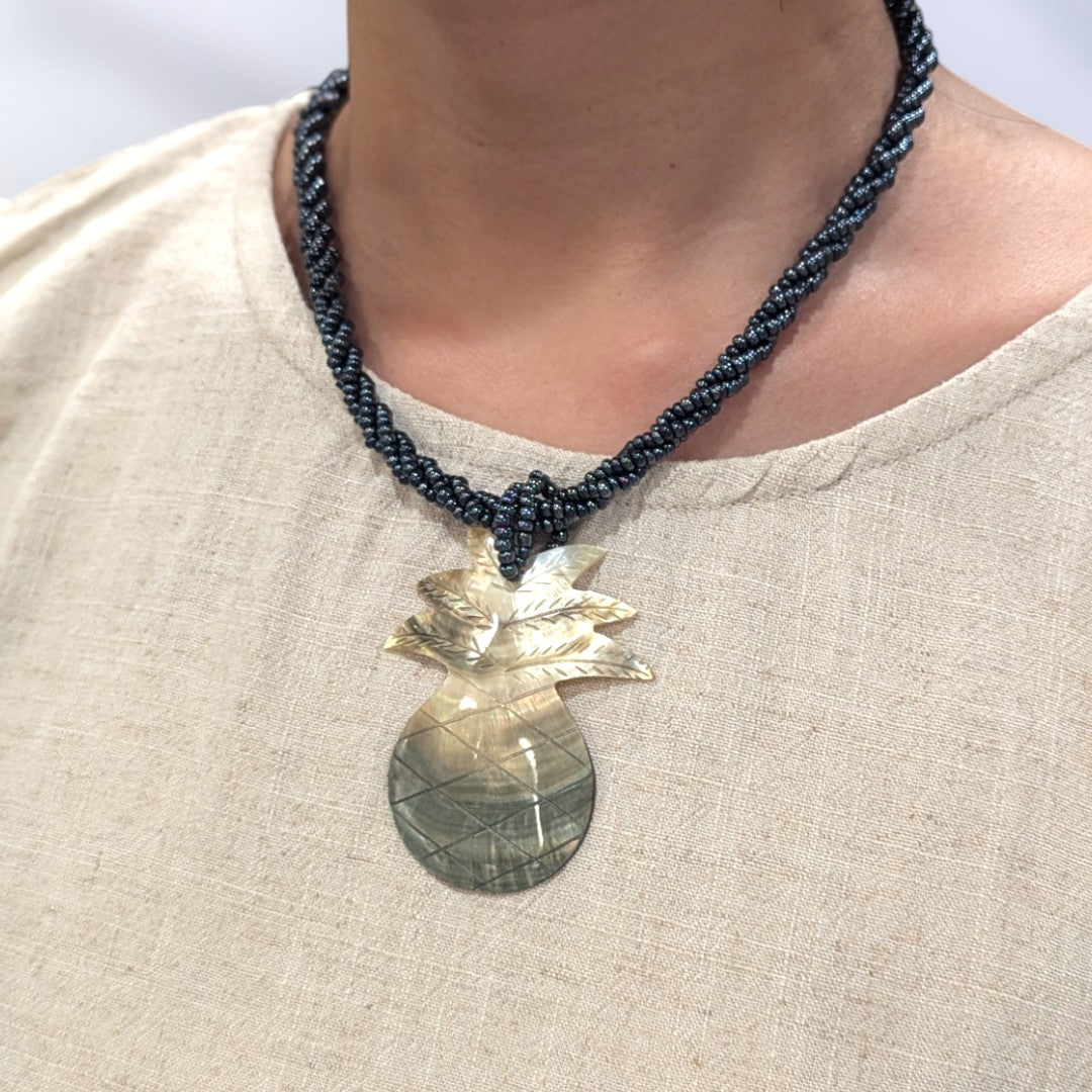 HawaiianStyleBeadedShellNecklace_pineapple