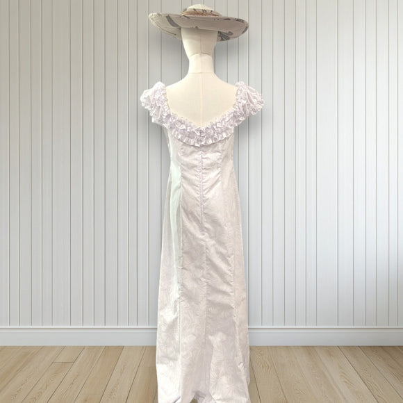 Hawaiian Dress – White Ruffle Neckline & Hibiscus Print