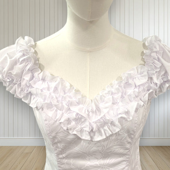 Hawaiian Dress – White Ruffle Neckline & Hibiscus Print
