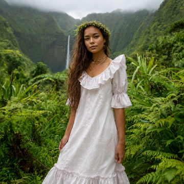 Hawaiian White Muumuu Dress with Plumeria Print – Half Sleeve Ruffle Style