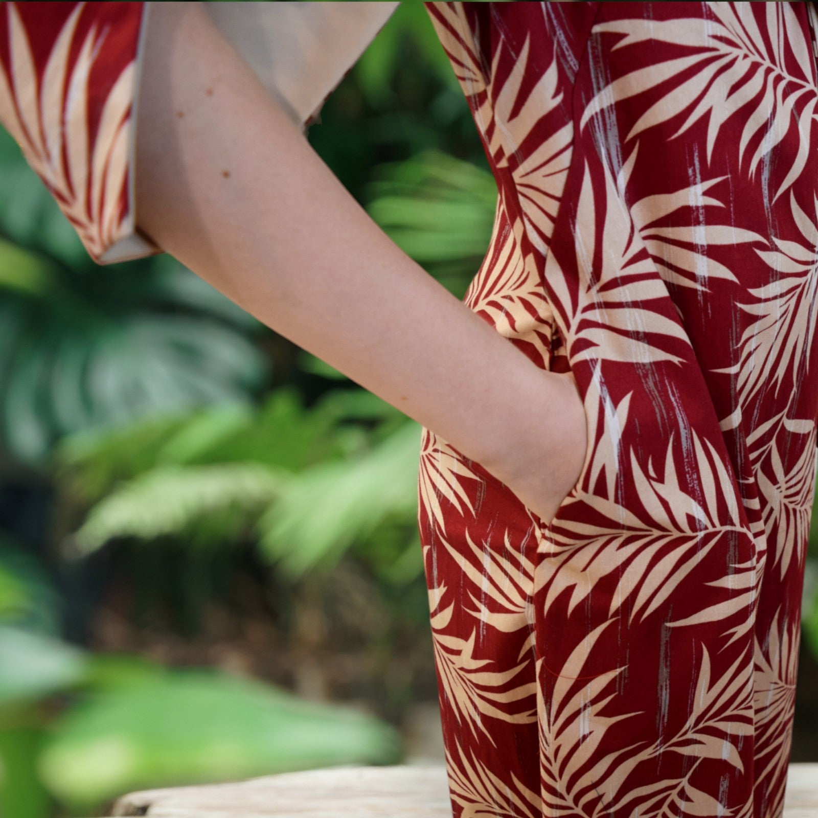 KimonoSleeveHawaiianDressWithSlitDesign-MaroonPalmLeaf