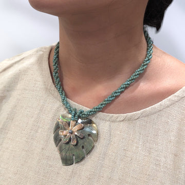 Monstera_Flowers_Bead_Pearl-necklace
