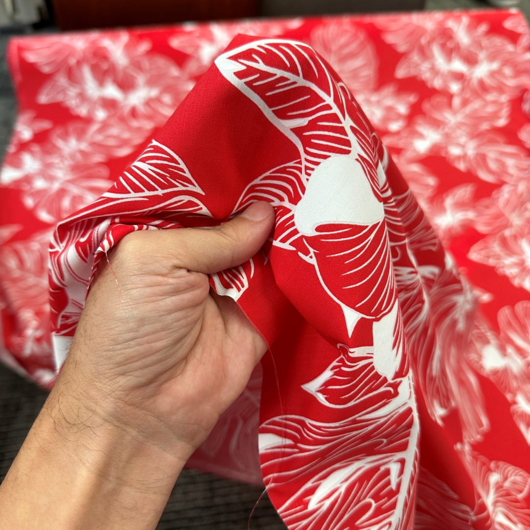 hawaiianfabric_Hibiscus_red_4