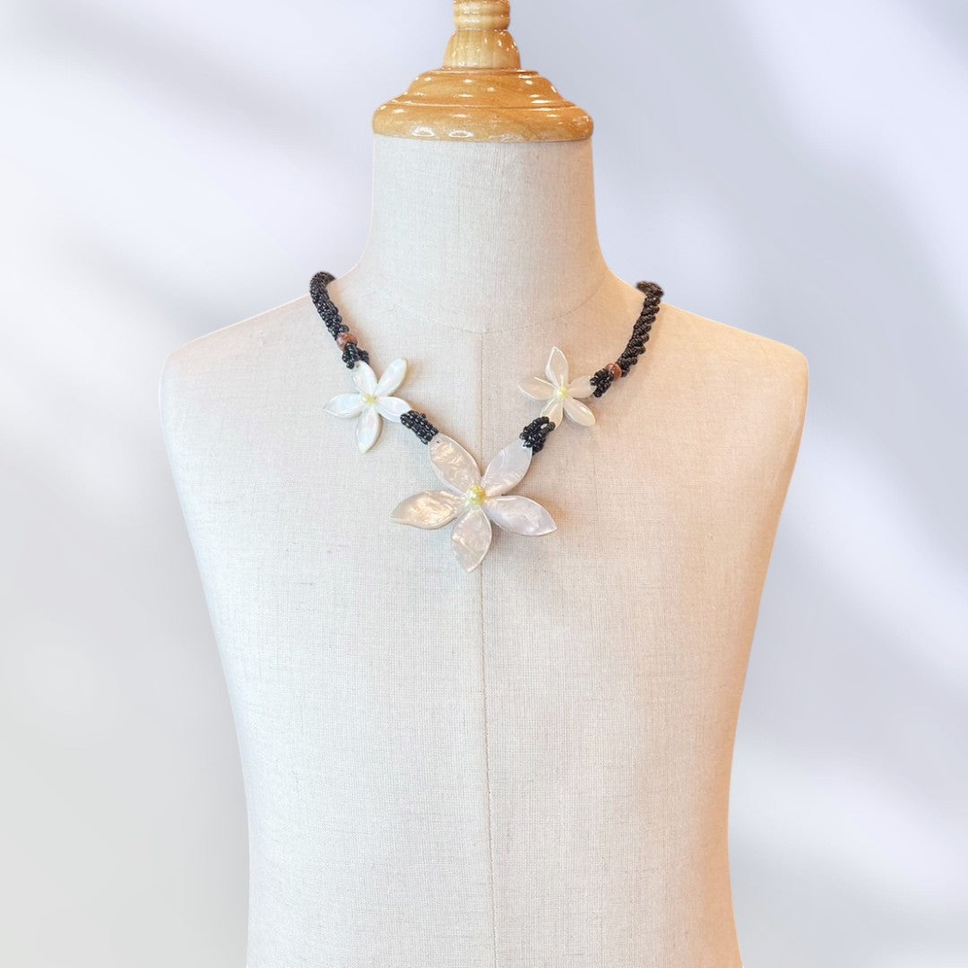 Plumeria-shell-necklace-Hawaiian-style