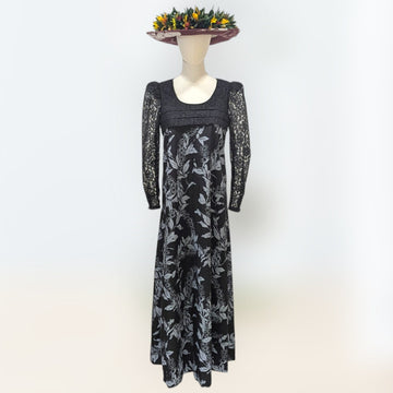 Twilight Puakenikeni Hawaiian Muumuu – Hand Printed Black