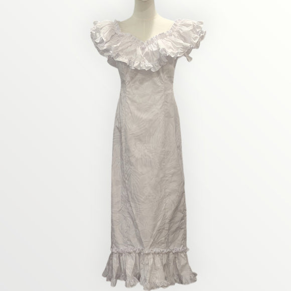 Traditional Hawaiian Holomuʻu – White Hibiscus & Monstera Mermaid Line Hawaiian Dress | 2-Way Ruffle Neckline | Made in Hawaii