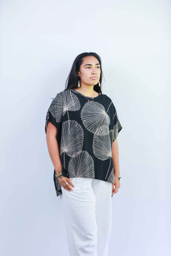 Comfort & Effortless Elegant Top in the Loulu Palm Leaf Print
