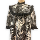 白いフリルのハワイアンパラカムムームードレス-4