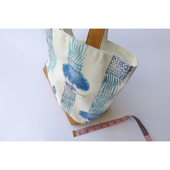 Lauhara Print White Tote - Muumuu Outlet