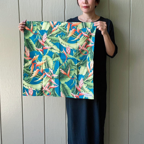 Diamond Head and Hibiscus Vintage Feeling Gift Wrapping Fabric-Green